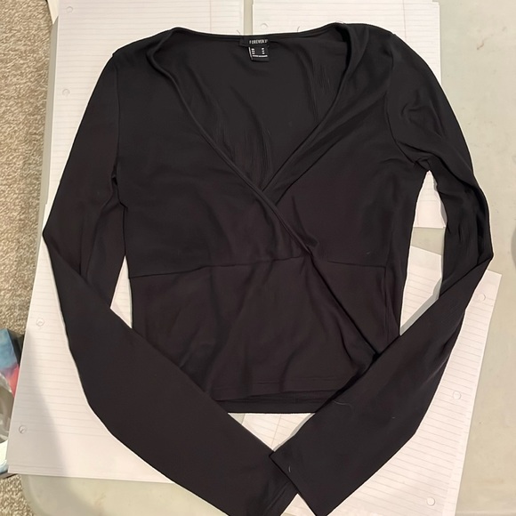 Medium Forever 21 long sleeve top - Picture 1 of 2